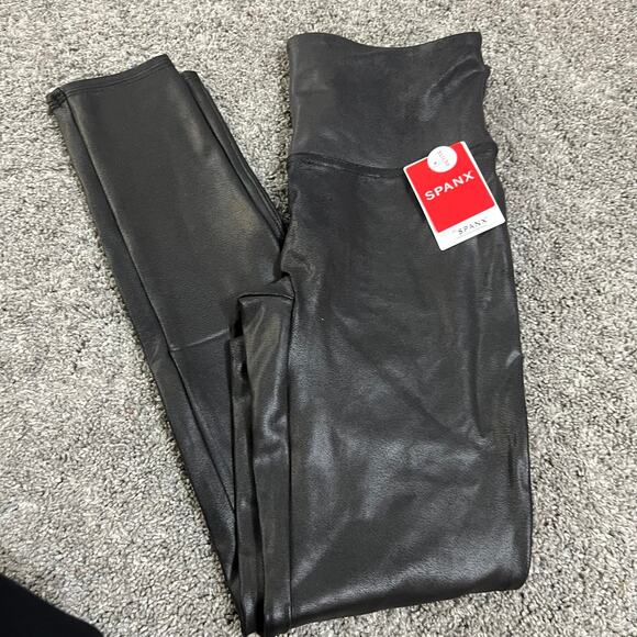 Spanx Women’s Black Leggings size Medium Petite NWT - Picture 1 of 6